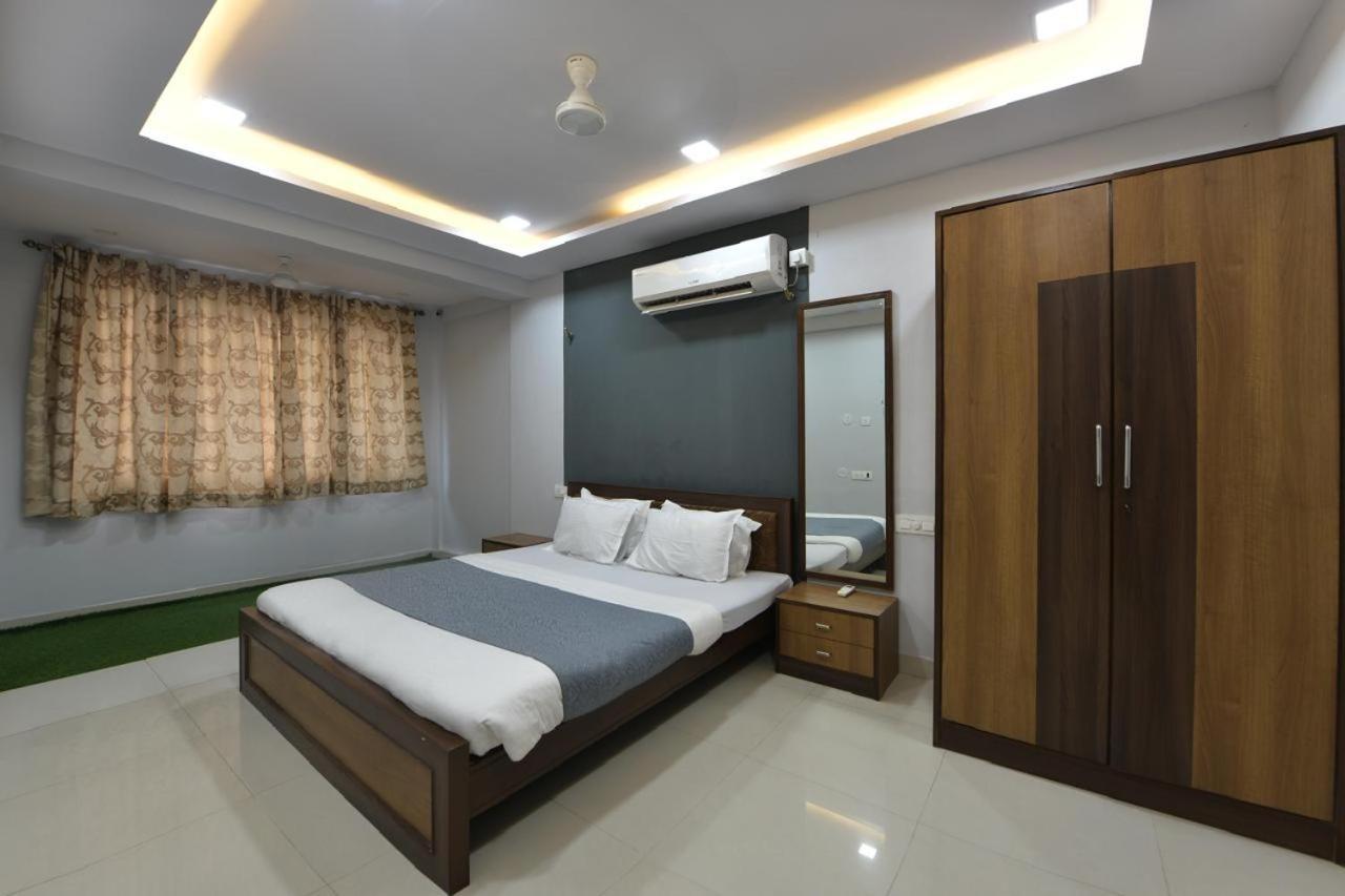Apartment Bay In Sun And Sands